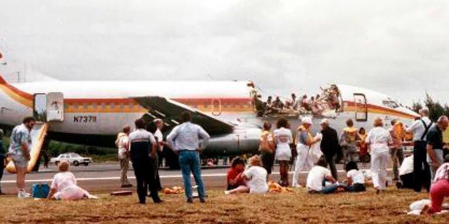 La increíble historia del avión que perdió el techo en el aire y la señal luminosa que salvó 94 vidas